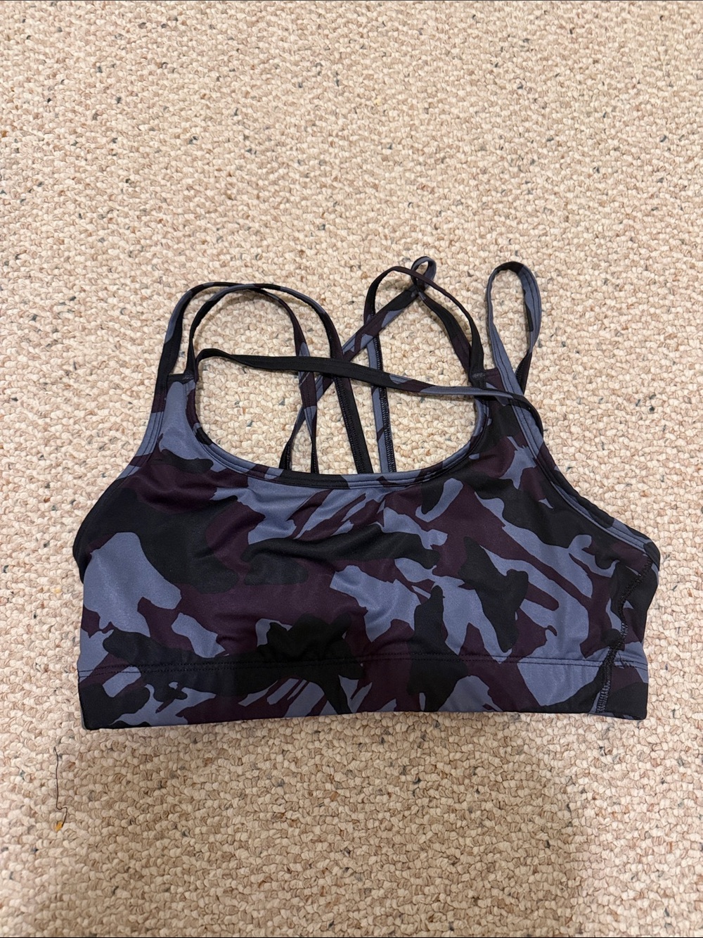 Women’s GapFit Strappy Camouflage Sports Bra - Black & Gray